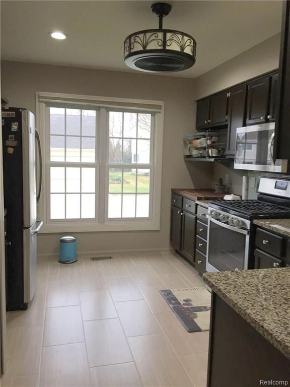 1630 Fielding Drive Rochester, MI 48307 - Photo 3 of 29