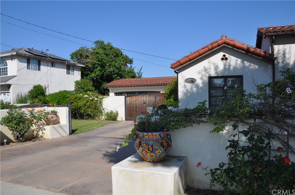 12356 Downey Avenue Downey, CA 90242 - Photo 2 of 19