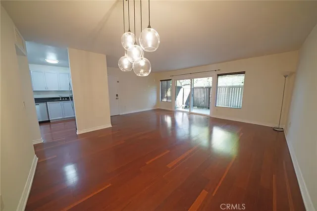 $2,750 | 18350 Hatteras Street, Tarzana, CA 91356