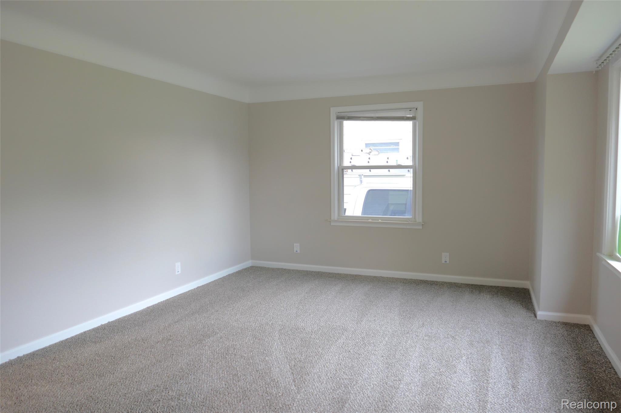 25166 Hayes Road Roseville, MI 48066 - Photo 11 of 27 Hayes - 11.jpg