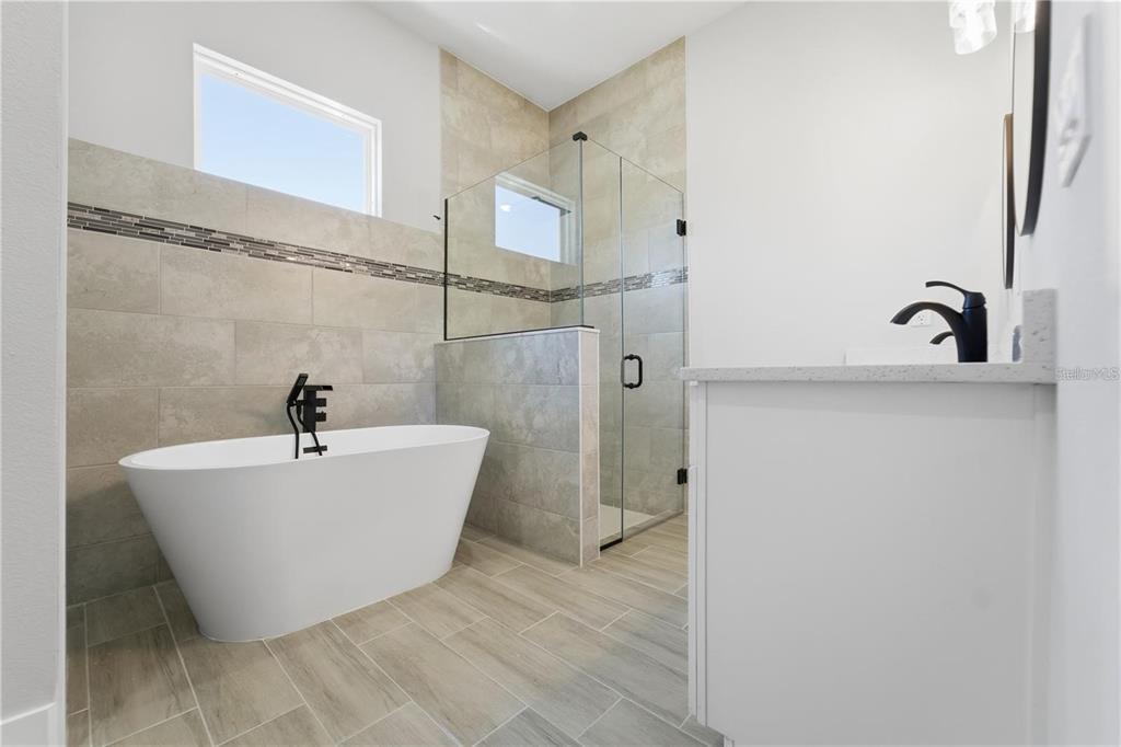 13205 Southwest 65th Circle Ocala, FL 34473 - Photo 27 of 32 a bathroom with a bathtub and shower