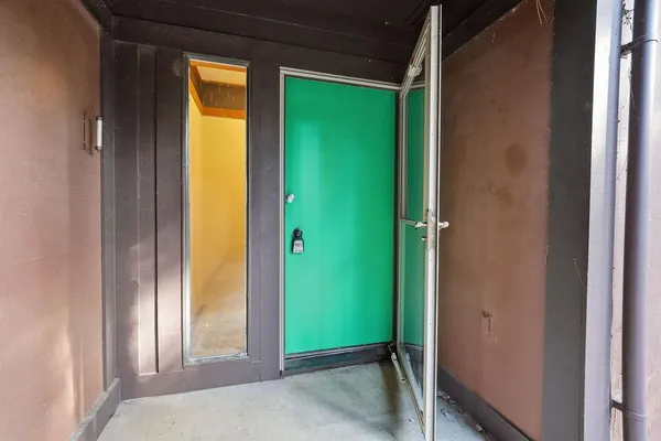 a view of entryway with a front door