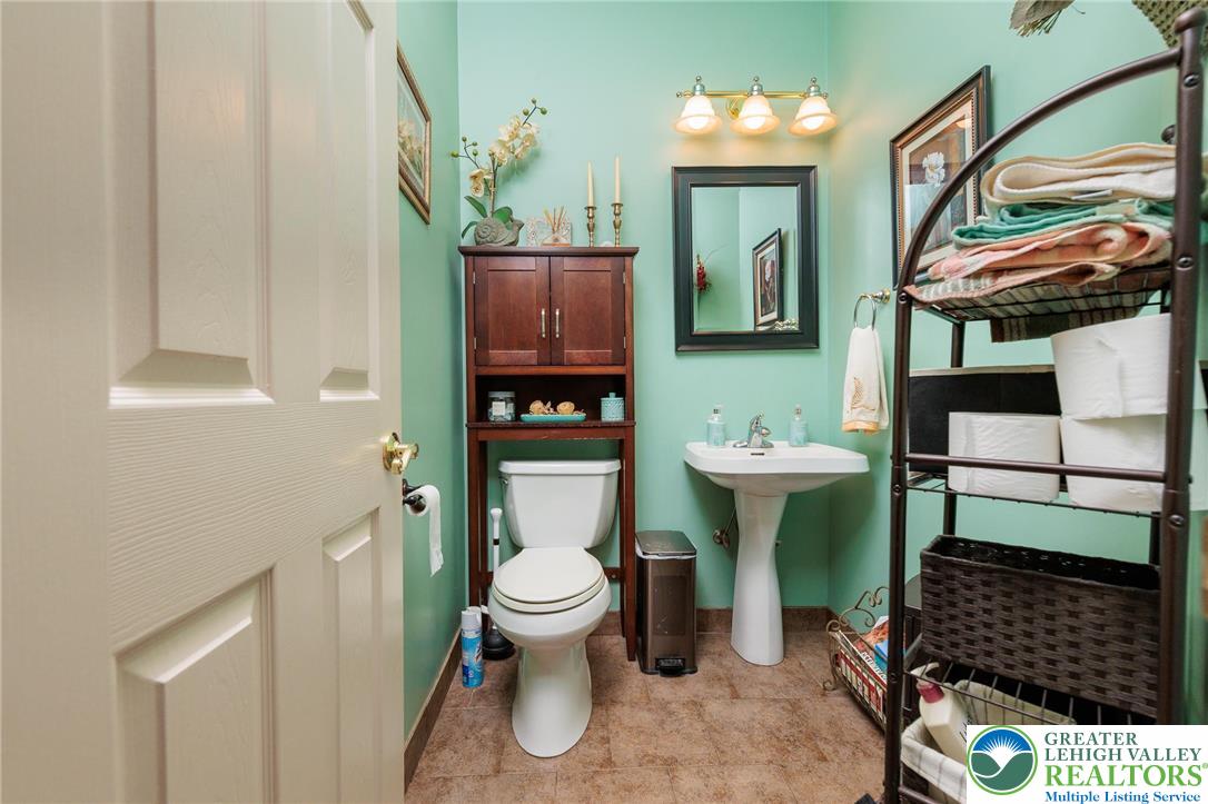 519 Rose Inn Avenue Nazareth, PA 18064 - Photo 14 of 53