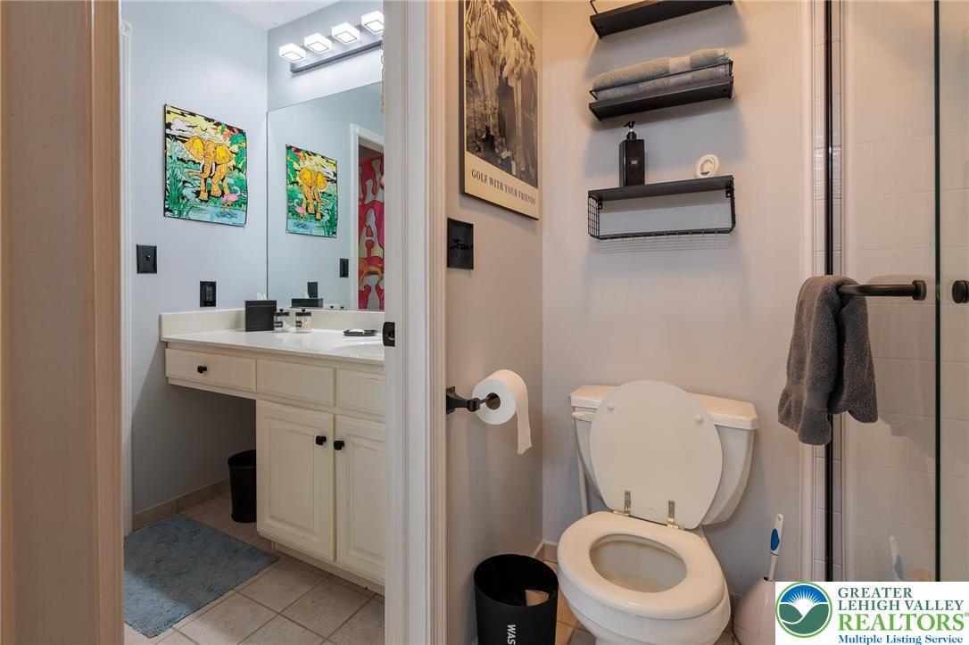 519 Rose Inn Avenue Nazareth, PA 18064 - Photo 32 of 53 2nd floor Jack & Jill full bathroom.