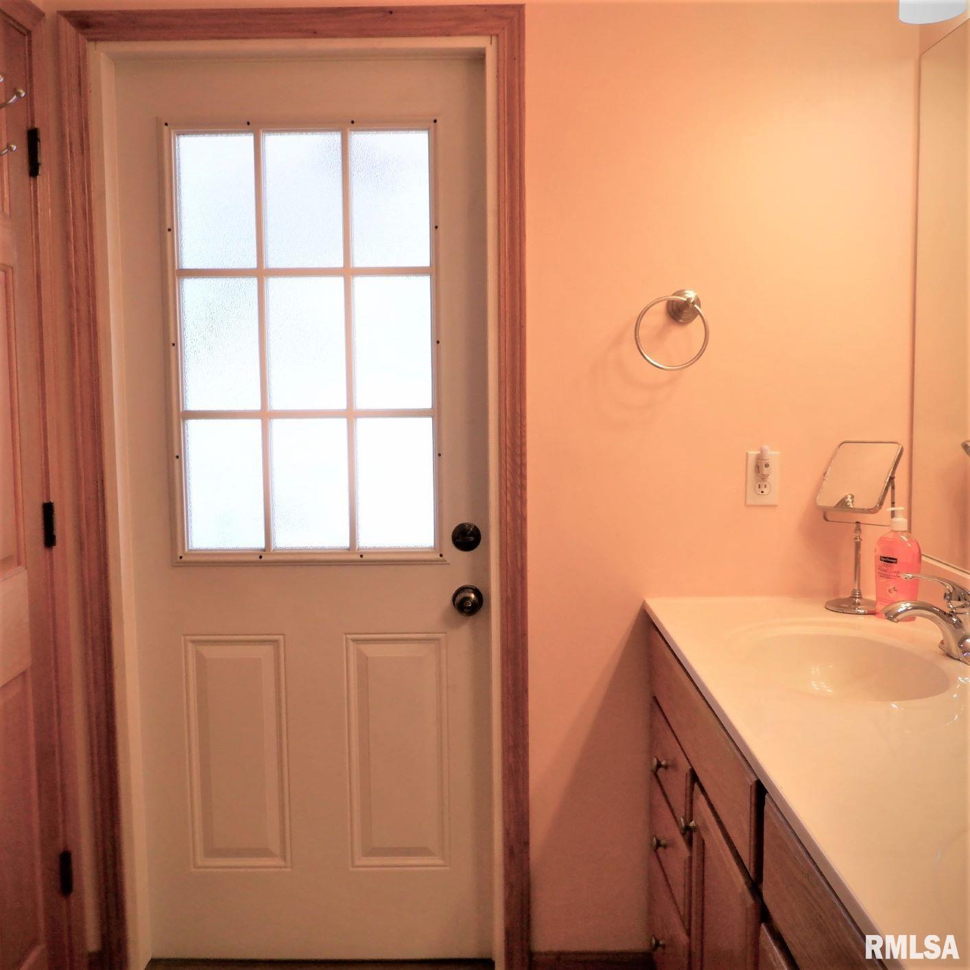 6008 Charleston Road Peoria, IL 61607 - Photo 38 of 47 Gallery Image 38