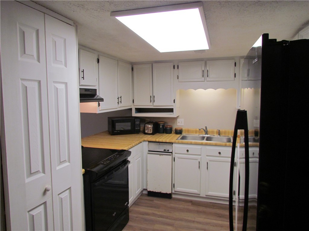 25 Anchor Point, Unit POINTE Anderson, SC 29625 - Photo 3 of 20 Kitchen