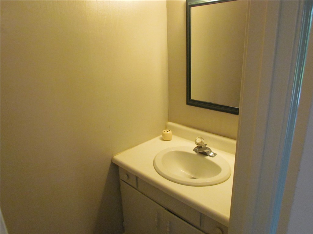 25 Anchor Point, Unit POINTE Anderson, SC 29625 - Photo 7 of 20 Downstairs Half Bath