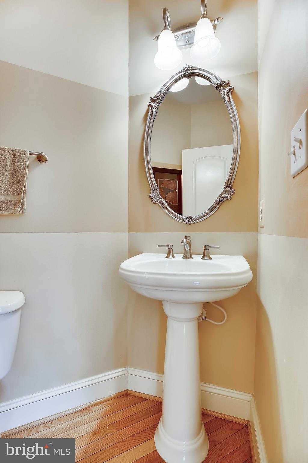105 Sheppard Road Severna Park, MD 21146 - Photo 7 of 30 Main level powder room w/ designer paint detail