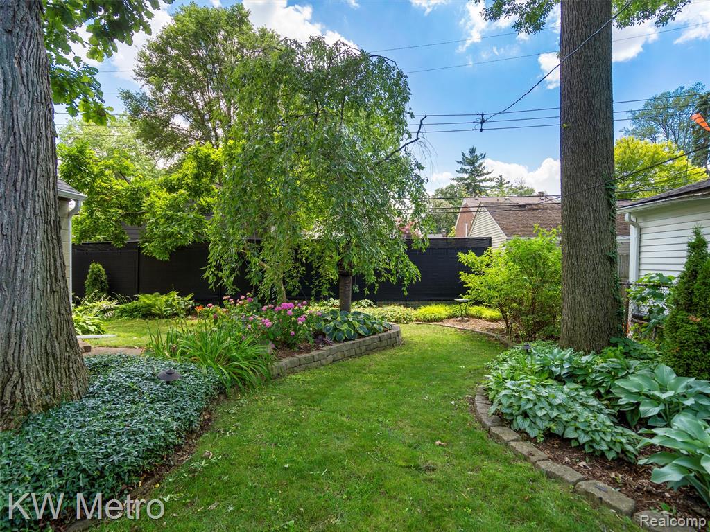 1877 Wiltshire Road Berkley, MI 48072 - Photo 15 of 44 Gallery Image 15