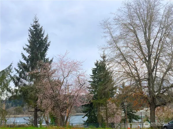 $900 | 755 Winslow Way East, Unit 104, Bainbridge Island, WA 98110