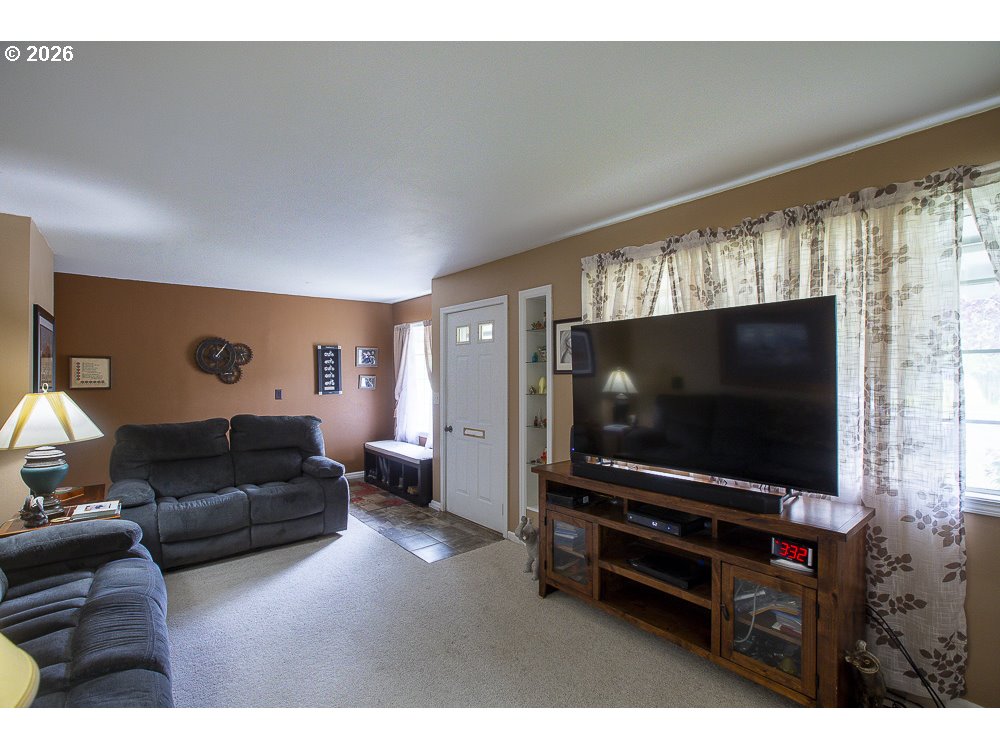 907 Fourth Street La Grande, OR 97850 - Photo 4 of 38