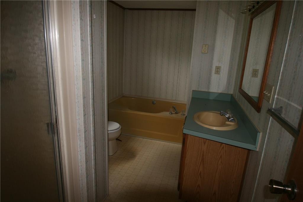 1292 Coffee Run Road Pulaski, PA 16143 - Photo 7 of 17 Master bath with garden tub