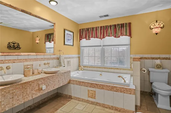 $1,065,000 | 142 Sand Plns Trail, South Kingstown, RI 02879