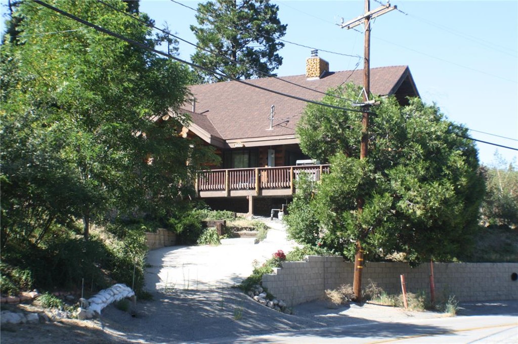 a house view with a outdoor space