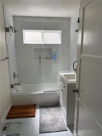 $6,800 | 5247 Buffalo Avenue, Sherman Oaks, CA 91401