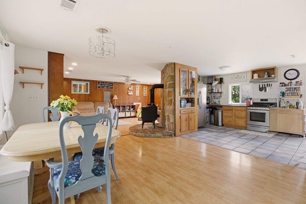 304 Bushee Road Swansea, MA 02777 - Photo 4 of 33