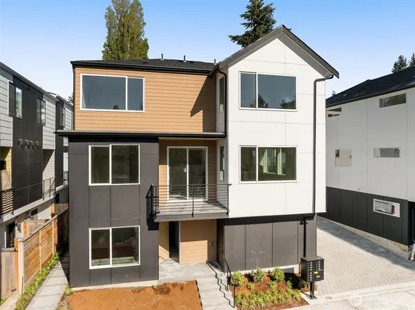 $874,900 | 18000 C 10th Avenue Northeast, Shoreline, WA 98155
