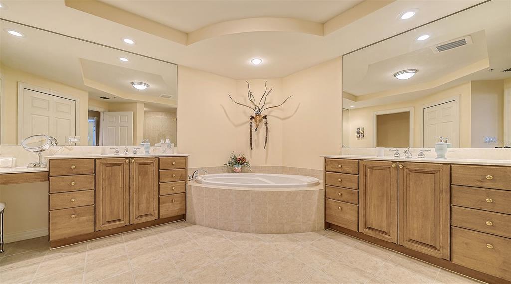 3621 North Point Road, Unit 301 Osprey, FL 34229 - Photo 35 of 95