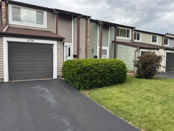 $324,000 | 638 Lakeside Cir Drive, Wheeling, IL 60090