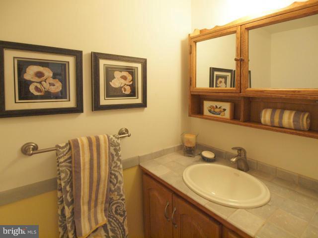 2337 Rosedown Drive Reston, VA 20191 - Photo 8 of 23 Bath