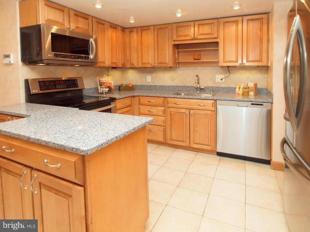 2337 Rosedown Drive Reston, VA 20191 - Photo 9 of 23 Kitchen