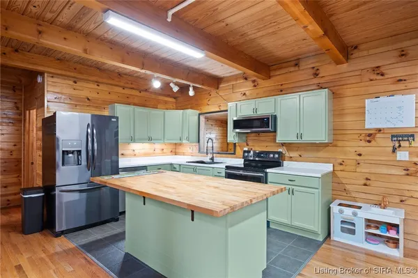 $390,000 | 1671 Burns Court, Austin, IN 47102