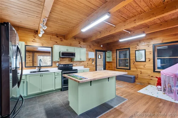 $390,000 | 1671 Burns Court, Austin, IN 47102