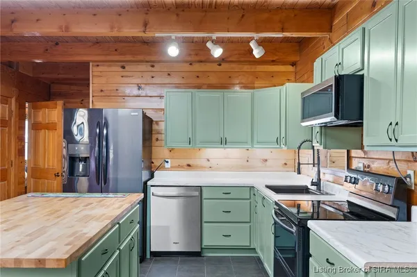 $390,000 | 1671 Burns Court, Austin, IN 47102