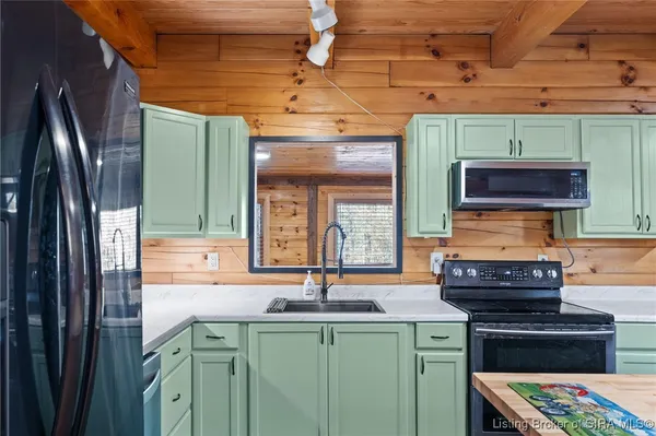 $390,000 | 1671 Burns Court, Austin, IN 47102