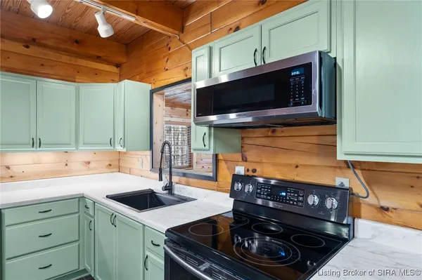 $390,000 | 1671 Burns Court, Austin, IN 47102