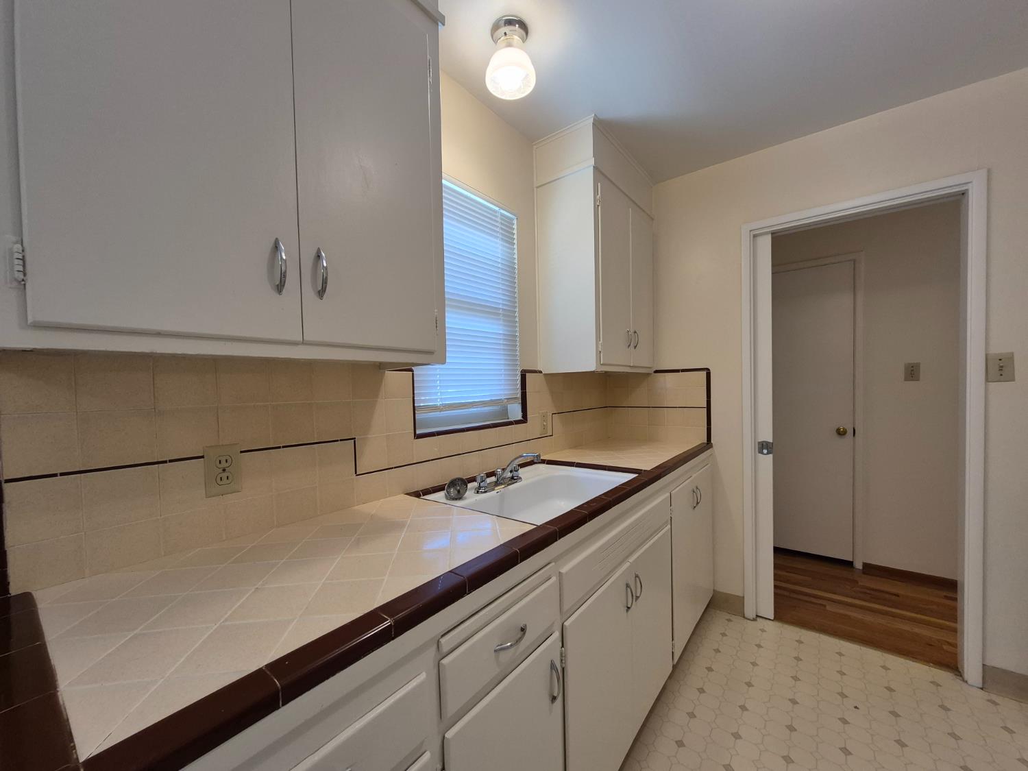 4501 Del Rio Road Sacramento, CA 95822 - Photo 10 of 24 Gallery Image 10