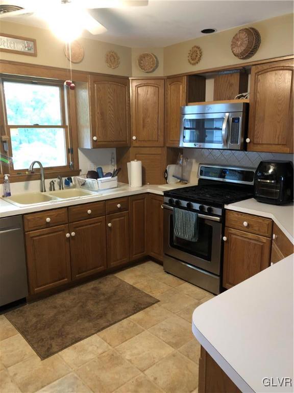 992 Renaldi Road Wind Gap, PA 18091 - Photo 15 of 40