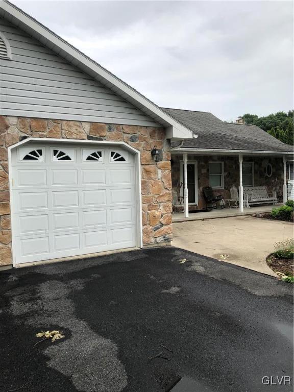 992 Renaldi Road Wind Gap, PA 18091 - Photo 3 of 40