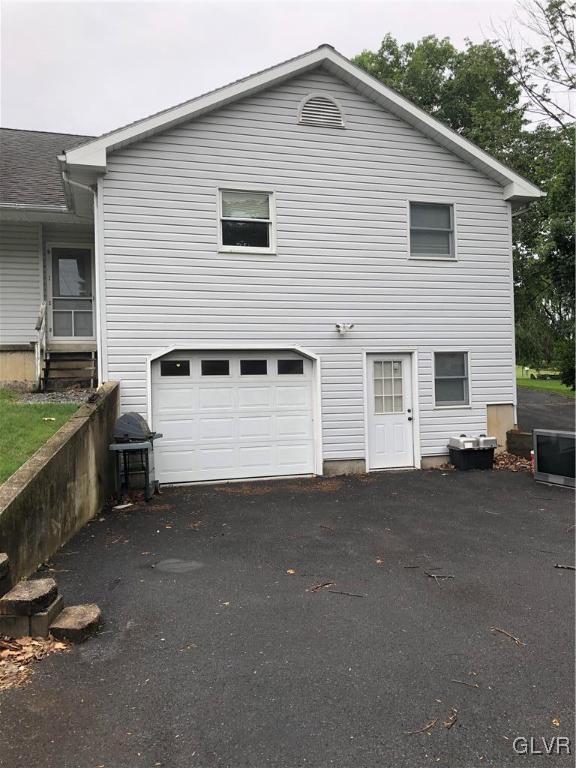 992 Renaldi Road Wind Gap, PA 18091 - Photo 7 of 40