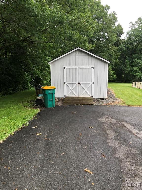 992 Renaldi Road Wind Gap, PA 18091 - Photo 8 of 40