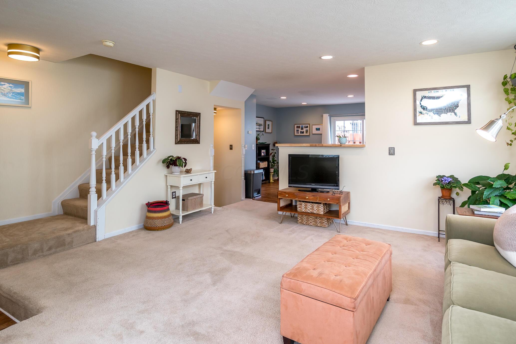 237 Millpond Road Sunbury, OH 43074 - Photo 7 of 29 Living Room