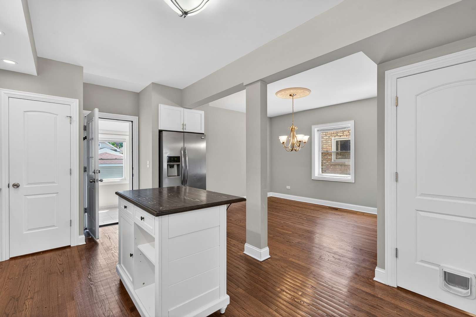 3741 Clinton Avenue Berwyn, IL 60402 - Photo 7 of 34