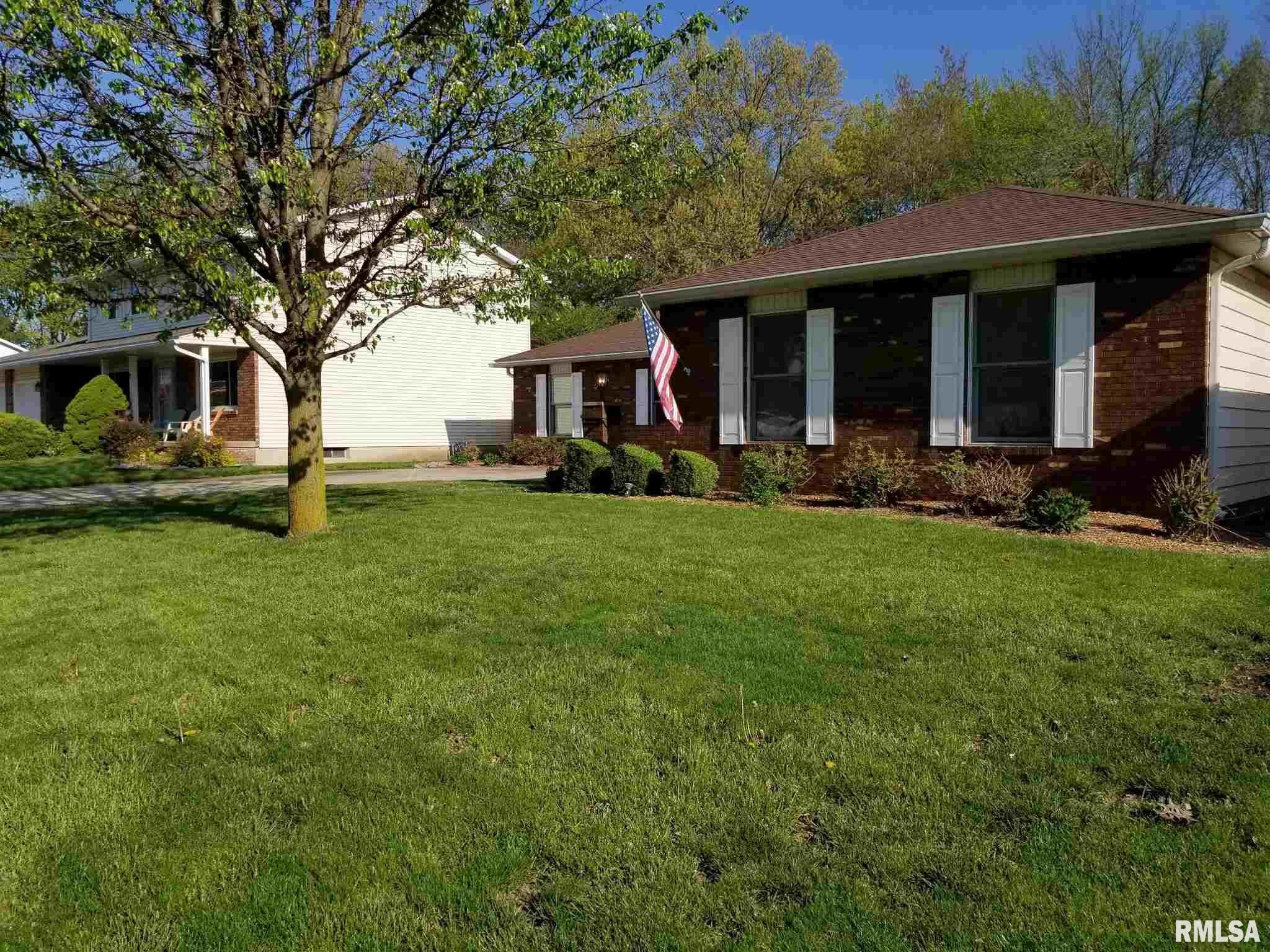 11 Sarah Avenue Springfield, IL 62703 - Photo 2 of 35