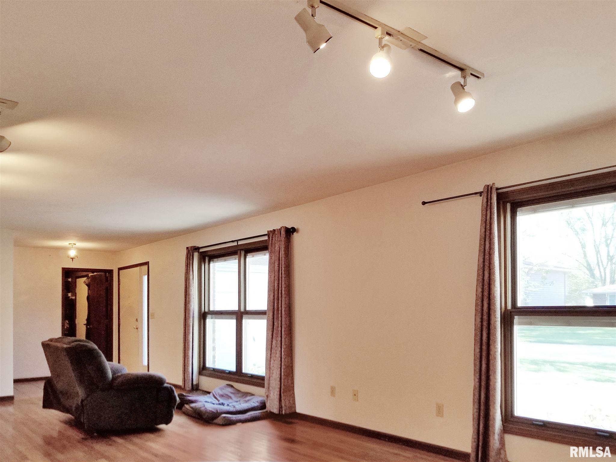 11 Sarah Avenue Springfield, IL 62703 - Photo 5 of 35