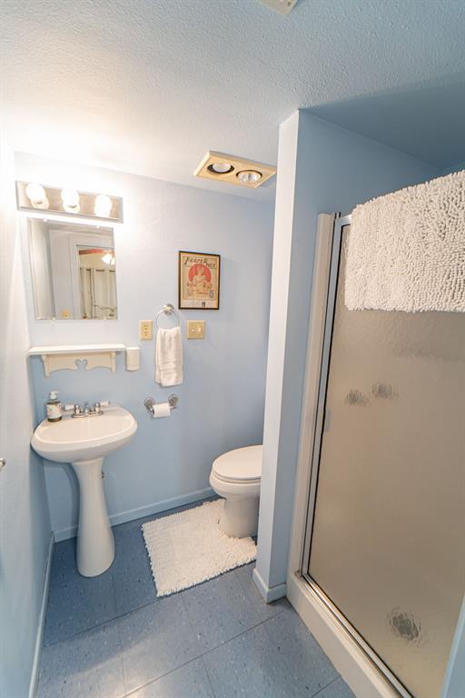 900 West Walker Street Breckenridge, TX 76424 - Photo 17 of 40 a bathroom with a sink and a toilet