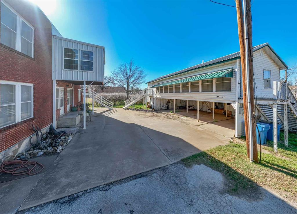 900 West Walker Street Breckenridge, TX 76424 - Photo 4 of 40 a view of house with a yard