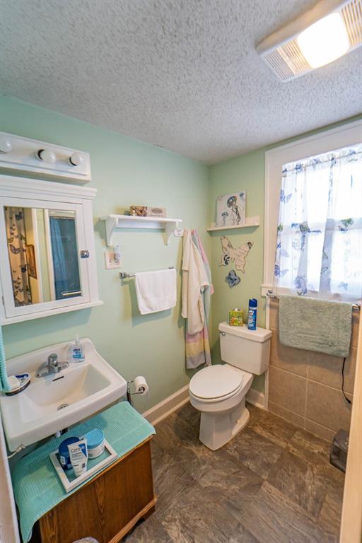 900 West Walker Street Breckenridge, TX 76424 - Photo 8 of 40 a bathroom with a sink toilet and window