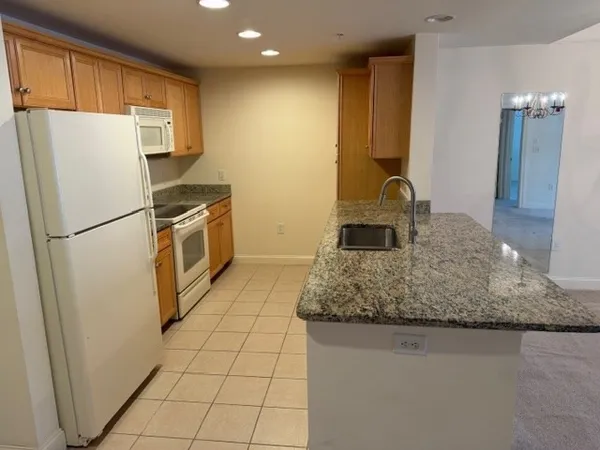 $2,750 | 1214 Emerald Court, Unit 1214, Tewksbury, MA 01876