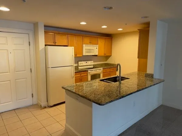 $2,750 | 1214 Emerald Court, Unit 1214, Tewksbury, MA 01876