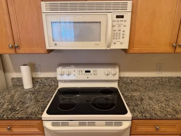 $2,750 | 1214 Emerald Court, Unit 1214, Tewksbury, MA 01876