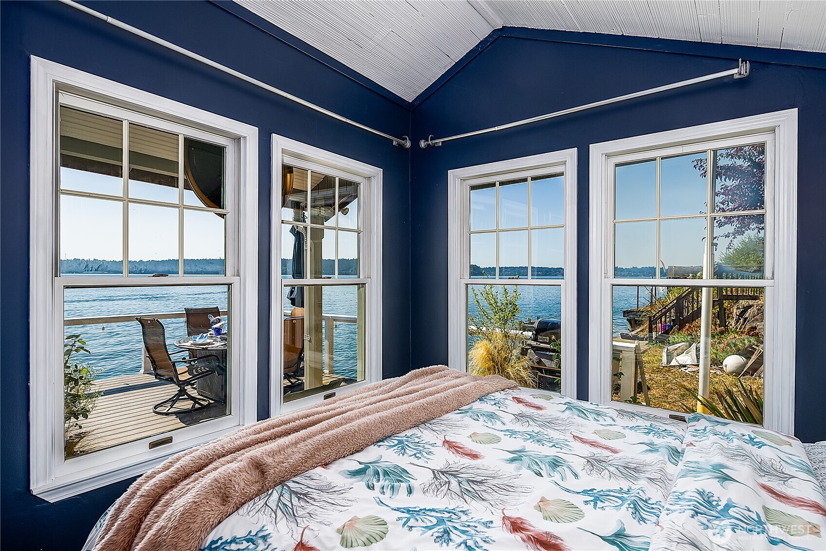 13037 Southwest Bachelor Road Vashon, WA 98070 - Photo 10 of 30