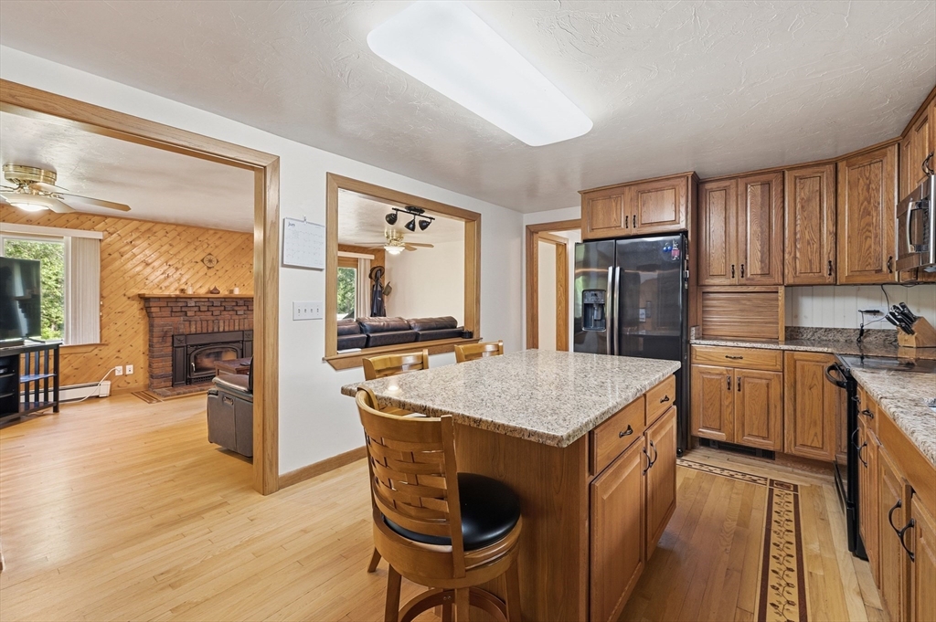 126 Putnam Hill Road Sutton, MA 01590 - Photo 3 of 32