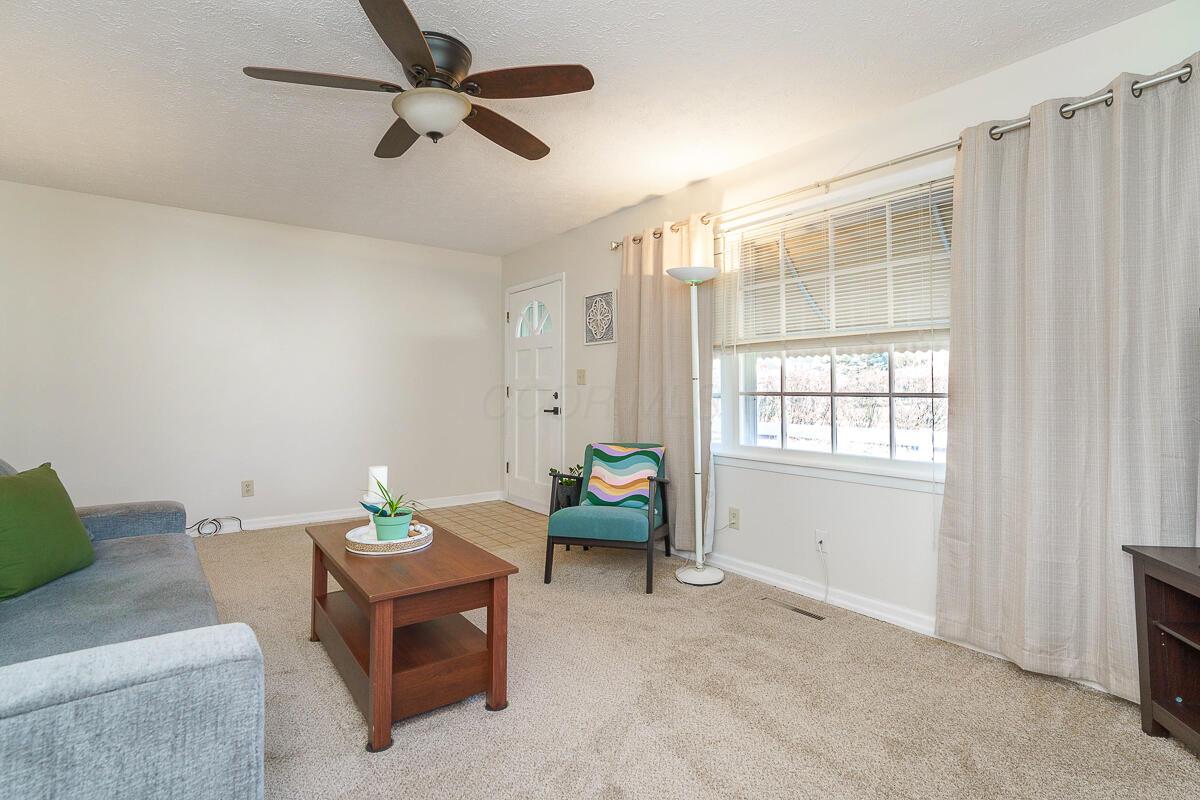 300 Sturbridge Road Columbus, OH 43228 - Photo 10 of 31 Spacious living room