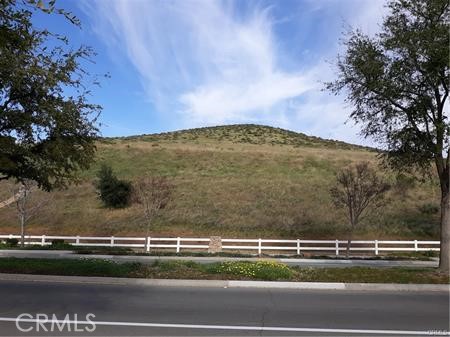 90 Verdemont Circle Simi Valley, CA 93063 - Photo 5 of 6 a view of a yard