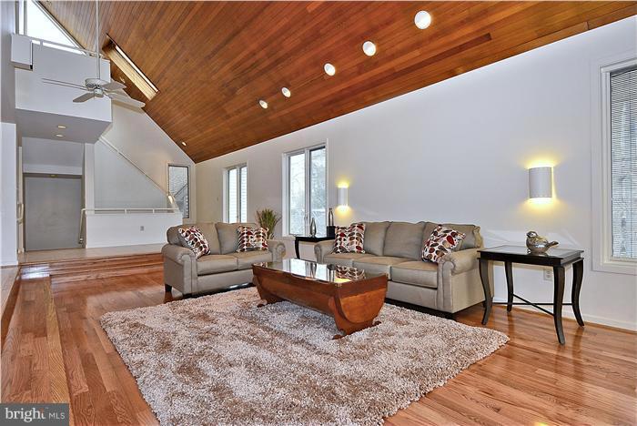 3005 Friends Road Annapolis, MD 21401 - Photo 13 of 30 Living Room